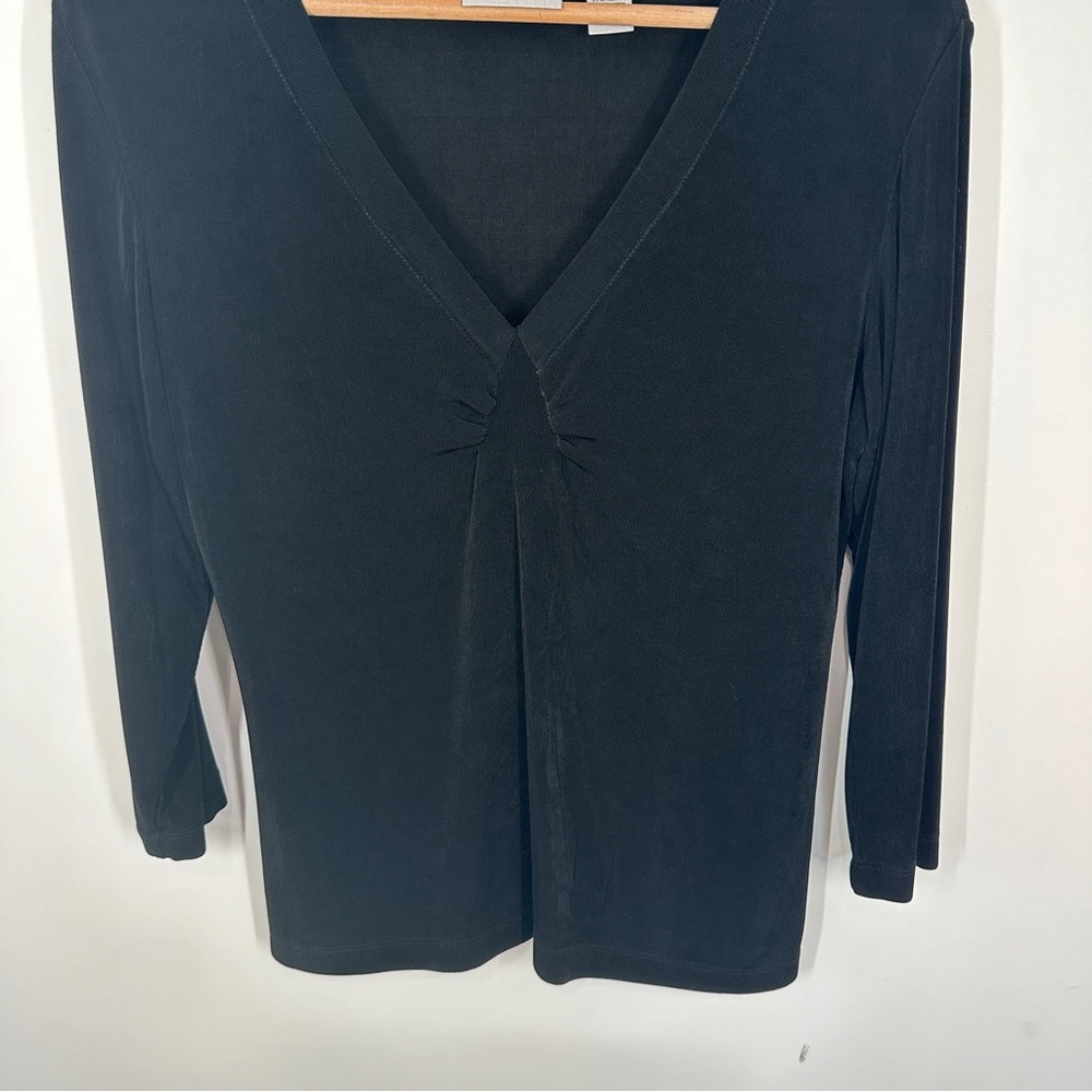Chicos Traveler Black V Neck Top Size 1 Medium 3/4 Sleeves - Picture 2 of 5